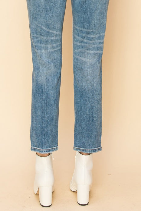 HIGH RISE STRETCH DISTRESSED MOM JEANS