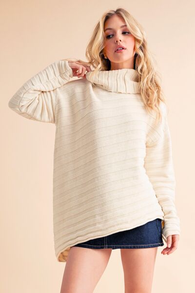 Aemi + Co Side Slit V-Neck Short Rolled Sleeve T-Shirt